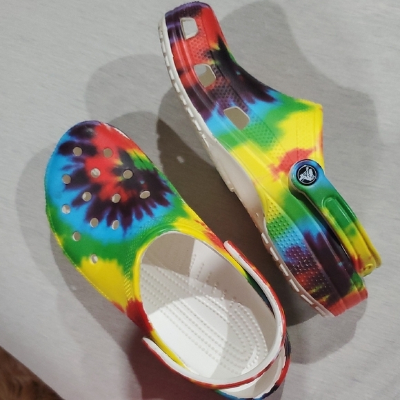 CROCS Classic Vibrant Tie-Dye Clogs - Picture 5 of 10